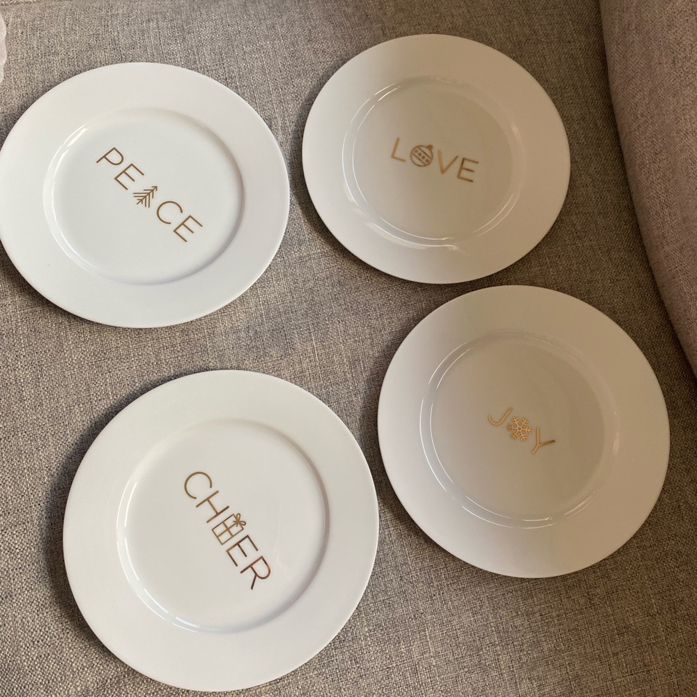 NWT Crate & Barrel Christmas plates set of 4